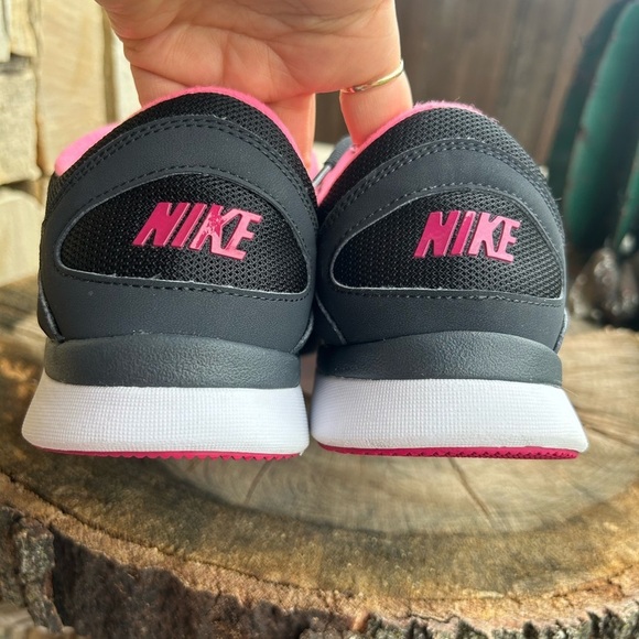 Nike Training Black & Pink Athletic lace up sneaker shoes Sz-11. G - Picture 5 of 8